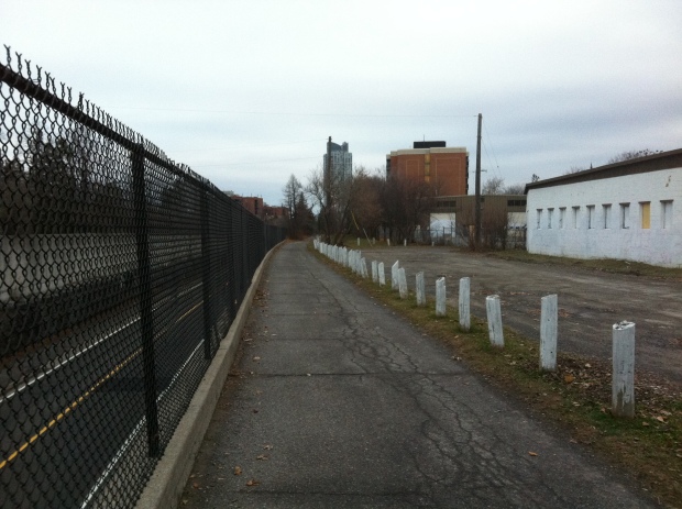 This sidewalk follows the exact same railway route of the Canadian Pacific line 1870-1967.